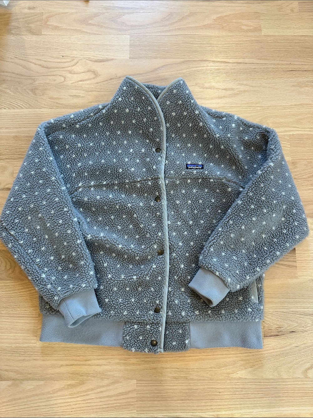 Patagonia Womens’ Gray Sherpa Snap-Front Jacket with white polka Dot Pattern